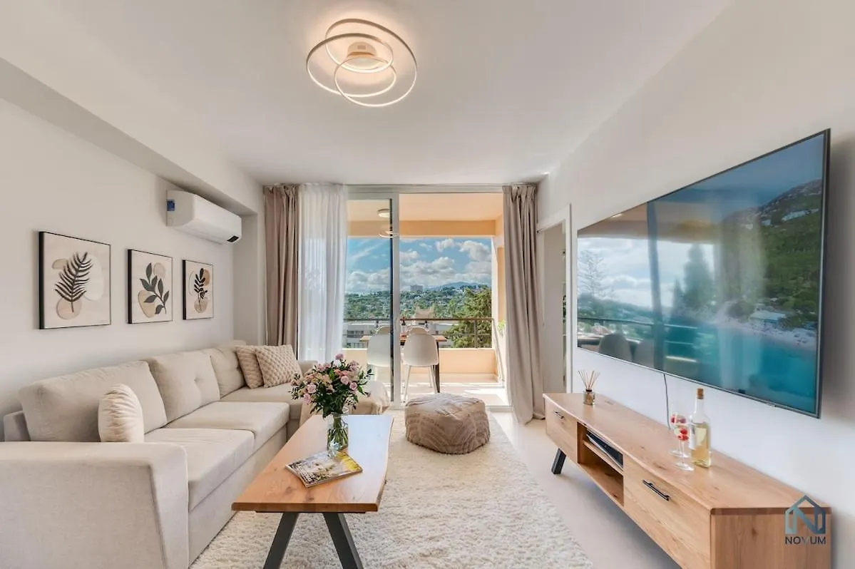 Newly Renovated Sunlit 3Bdrm Apt With Stunning Views Marbella Apartment