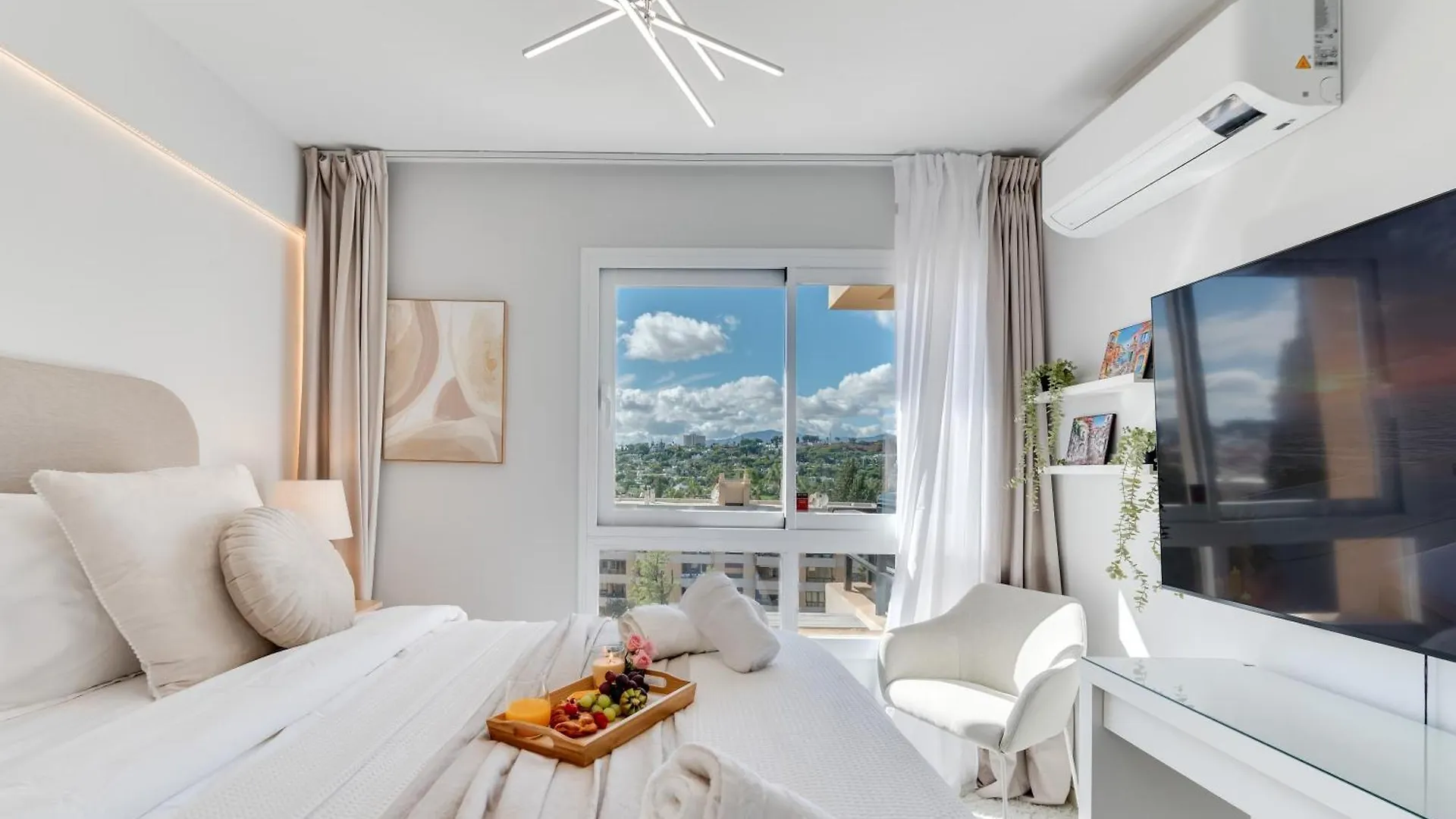 Apartment Newly Renovated Sunlit 3Bdrm Apt With Stunning Views Marbella
