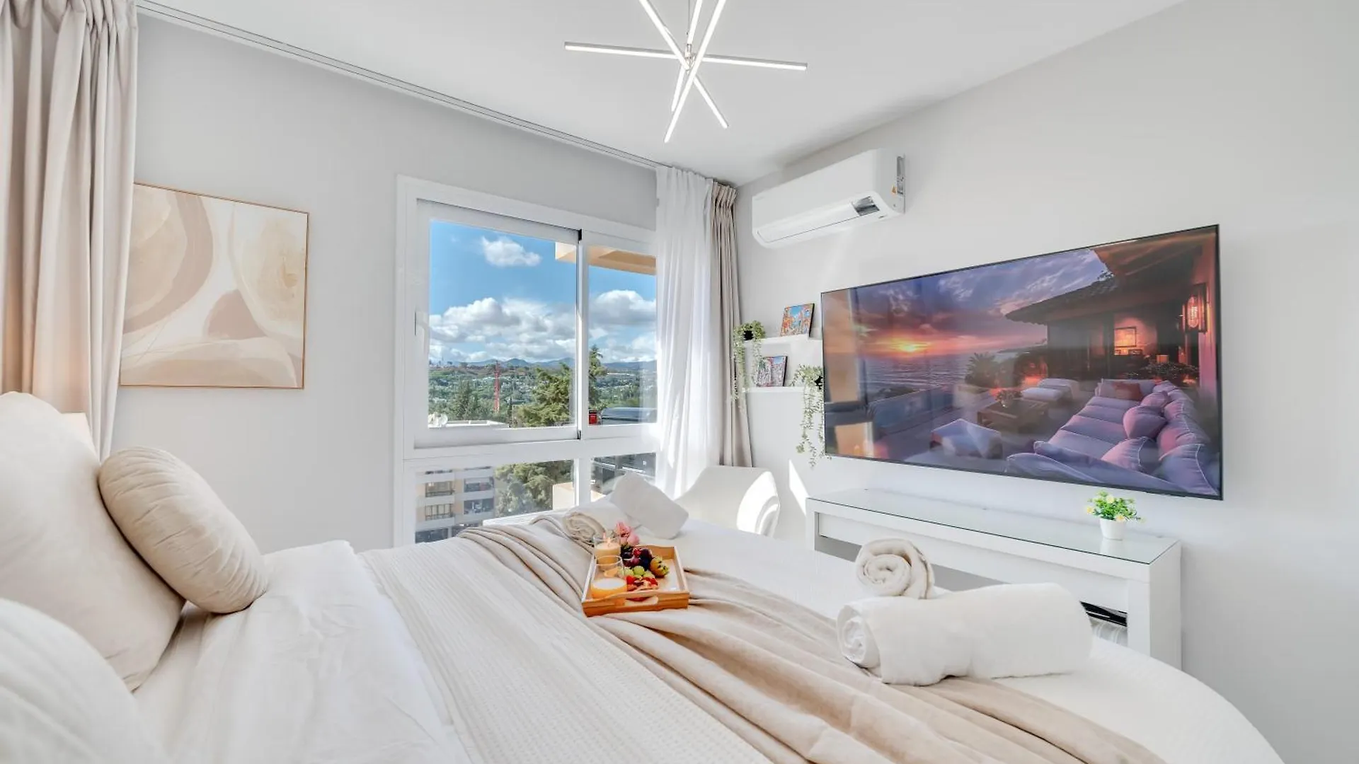 Newly Renovated Sunlit 3Bdrm Apt With Stunning Views Marbella
