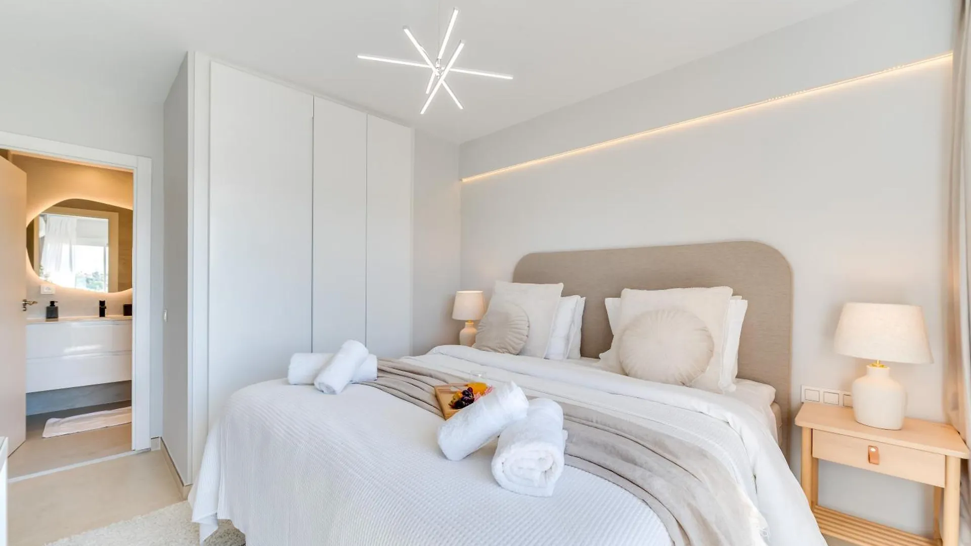 Newly Renovated Sunlit 3Bdrm Apt With Stunning Views Marbella 0*,
