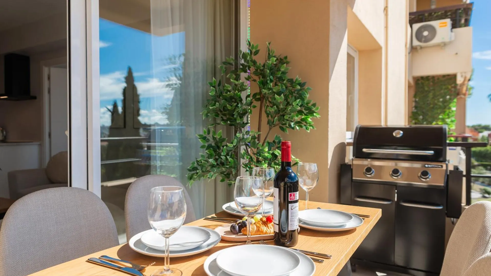 Apartment Newly Renovated Sunlit 3Bdrm Apt With Stunning Views Marbella