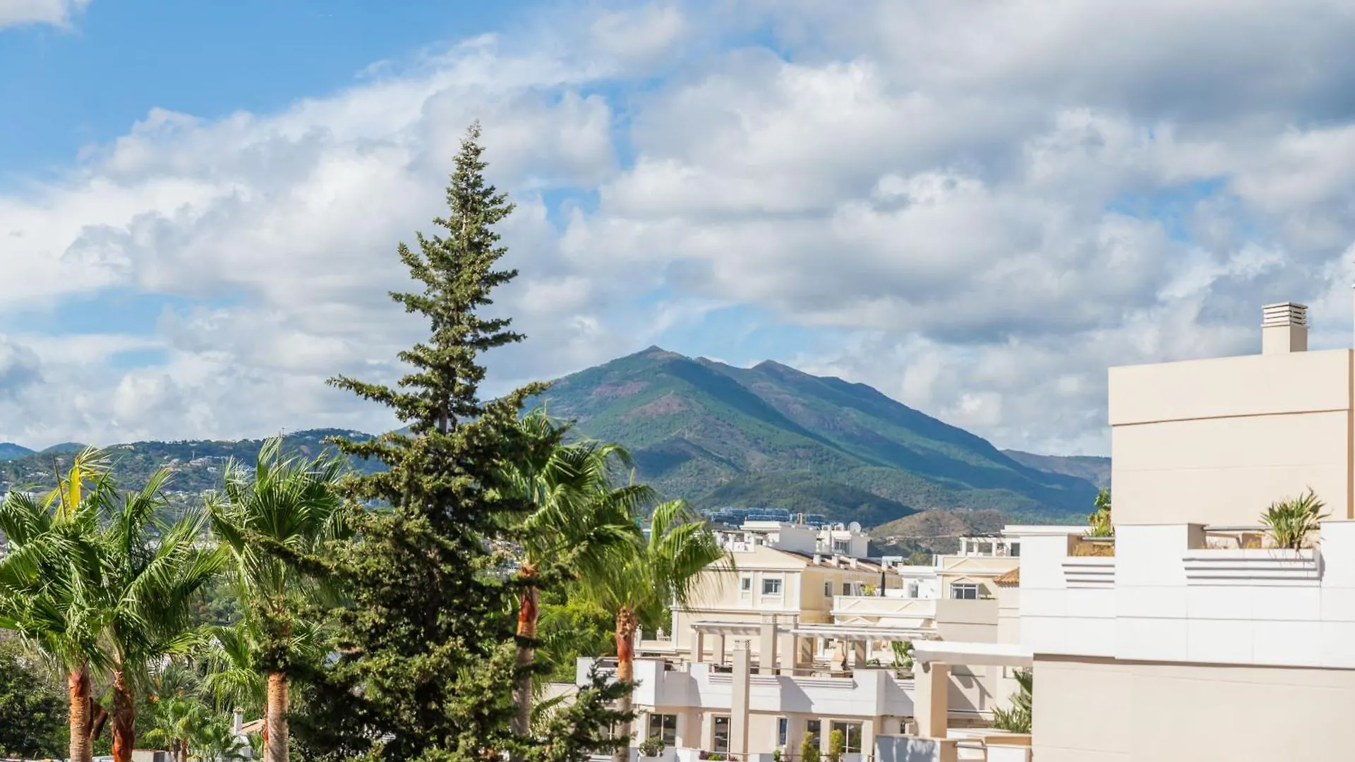 Newly Renovated Sunlit 3Bdrm Apt With Stunning Views Marbella 0*,