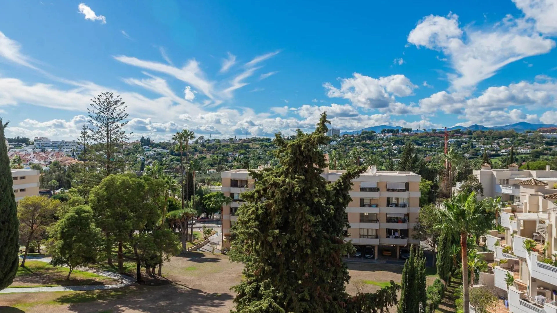 Newly Renovated Sunlit 3Bdrm Apt With Stunning Views Marbella Apartment