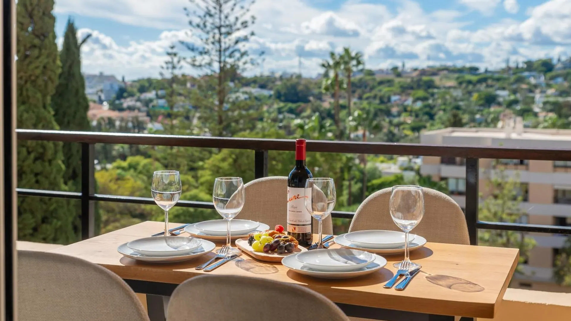Newly Renovated Sunlit 3Bdrm Apt With Stunning Views Marbella Appartement