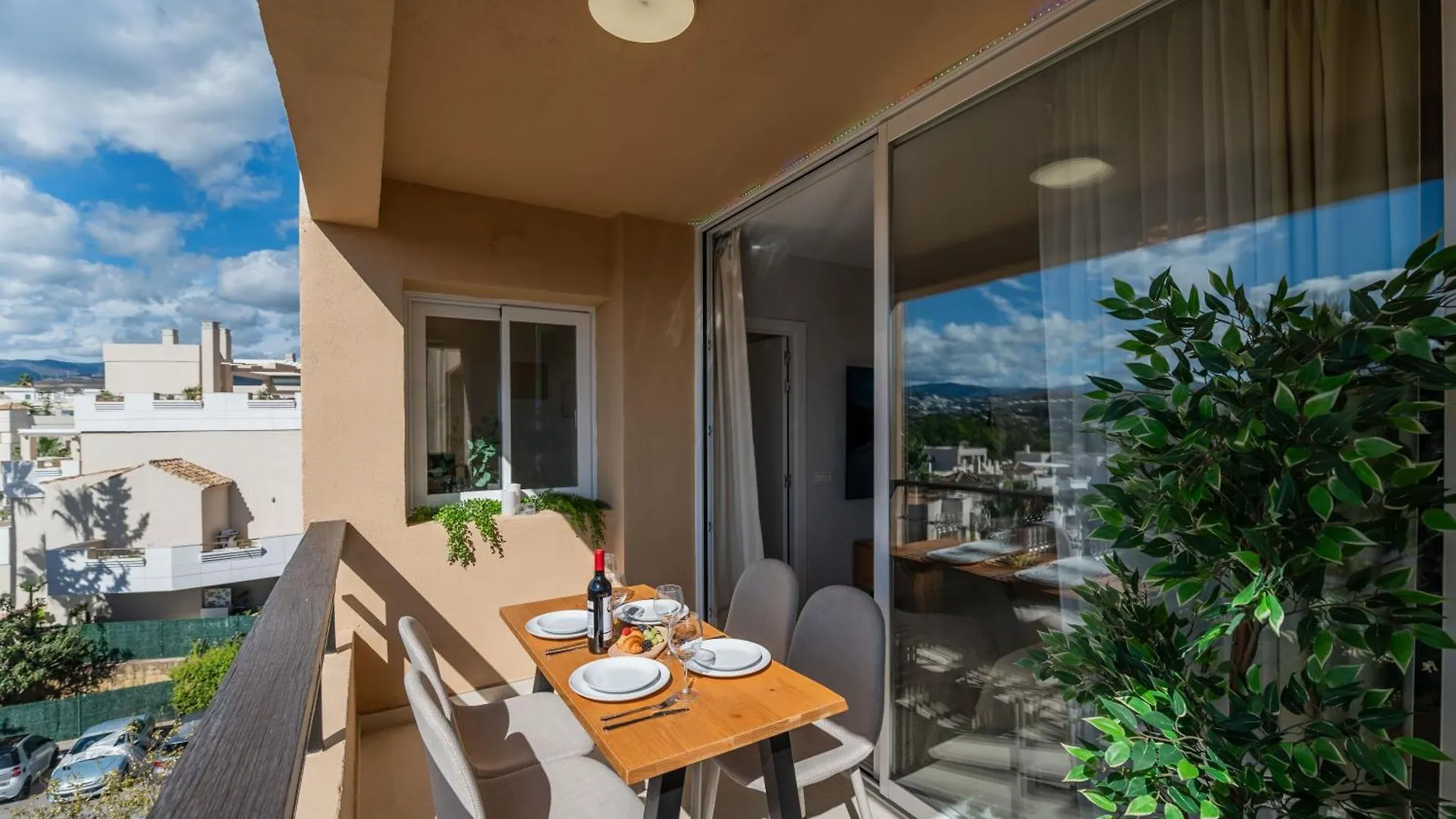 Appartement Newly Renovated Sunlit 3Bdrm Apt With Stunning Views Marbella Spanje