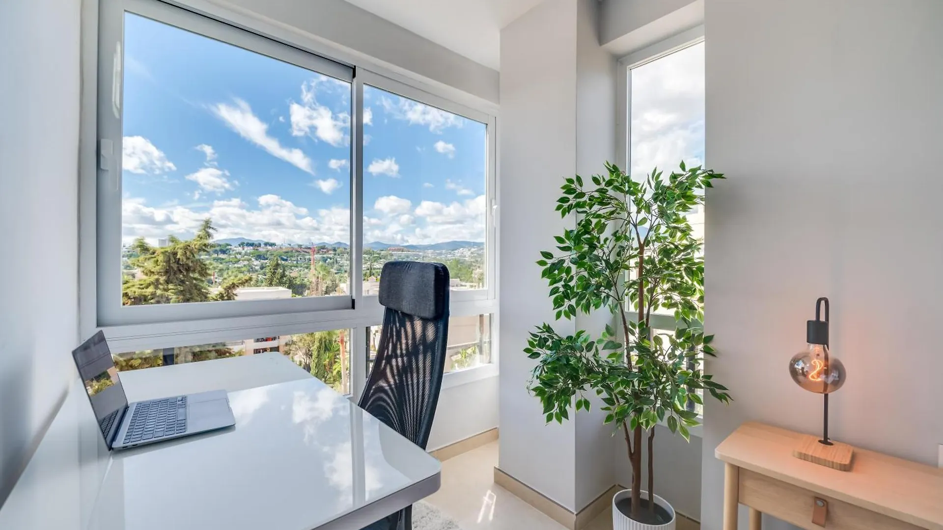 Newly Renovated Sunlit 3Bdrm Apt With Stunning Views Marbella Appartement