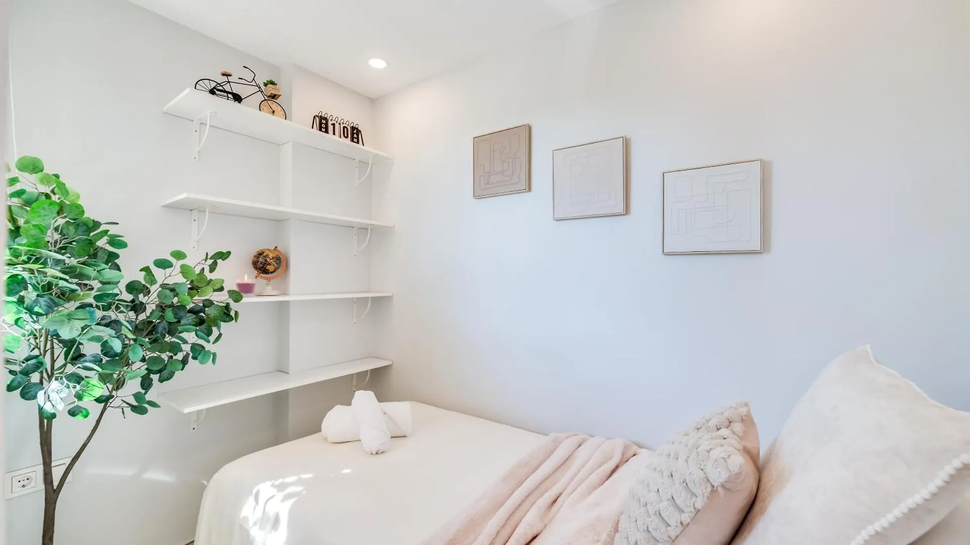 Apartment Newly Renovated Sunlit 3Bdrm Apt With Stunning Views Marbella Spain