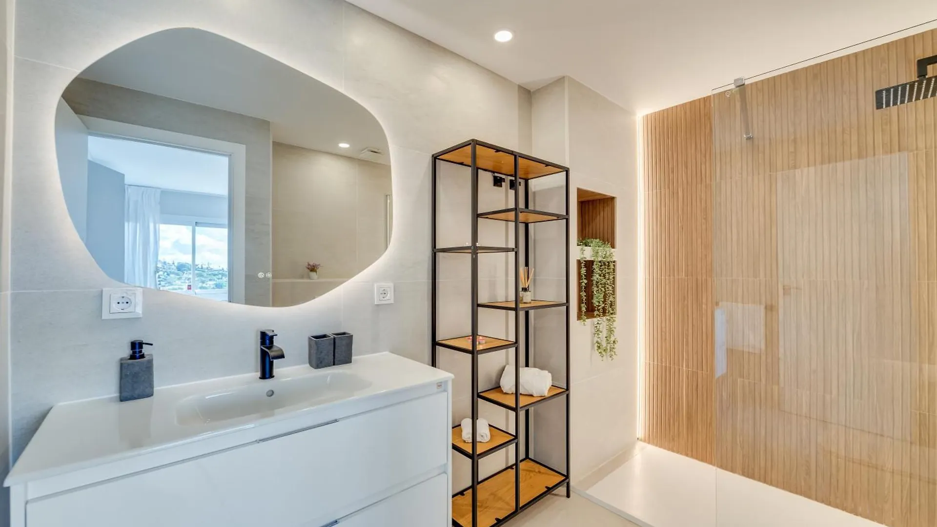 Apartment Newly Renovated Sunlit 3Bdrm Apt With Stunning Views Marbella